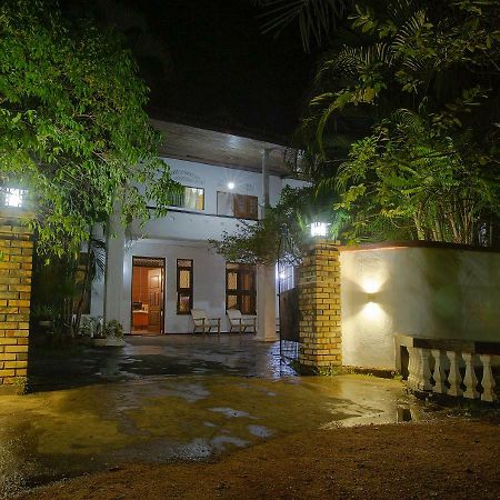 Aura City Hostel Anuradhapura Ngoại thất bức ảnh