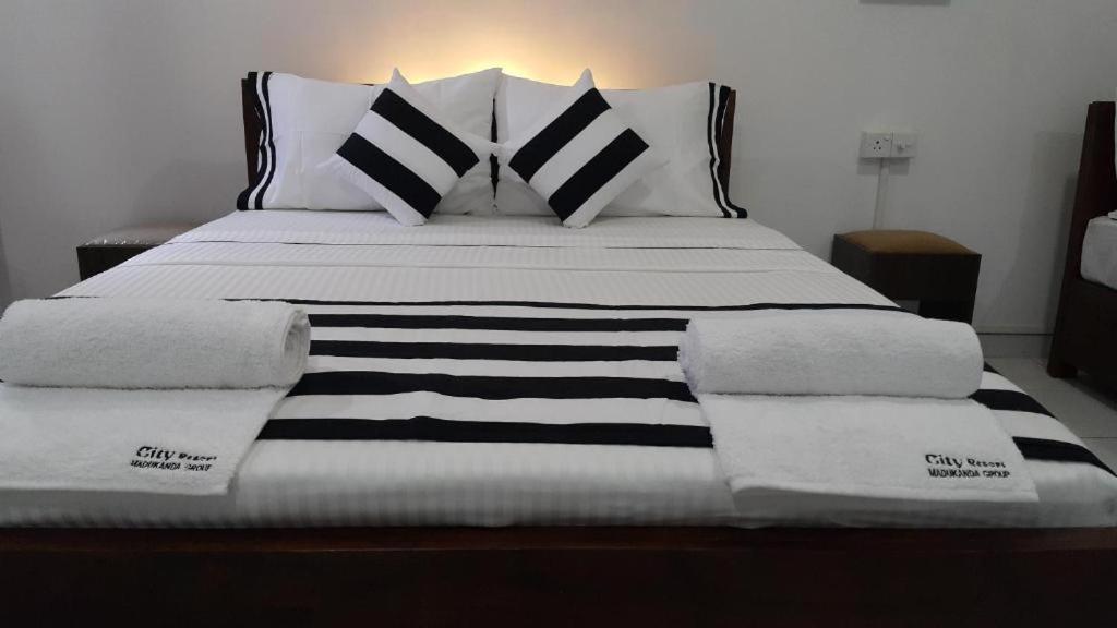 Aura City Hostel Anuradhapura Ngoại thất bức ảnh