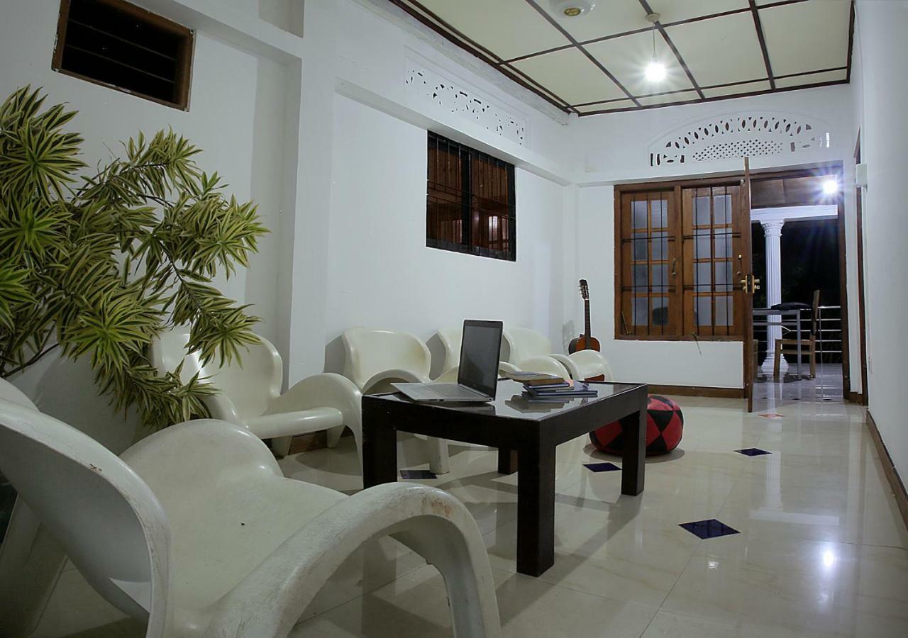 Aura City Hostel Anuradhapura Ngoại thất bức ảnh